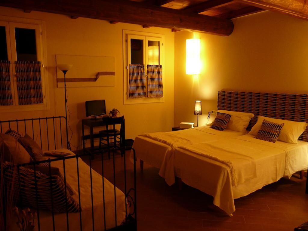 Hotel Locanda Della Fiorina San Felice sul Panaro Habitación foto